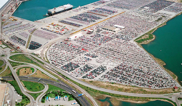 Puerto de Santander, donde se encuentra el Bergé y Cía. se encuentra la terminal. Puerto de Santander, donde se encuentra el Bergé y Cía. se encuentra la terminal.